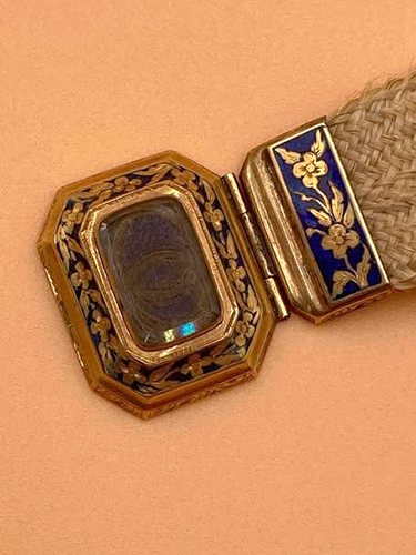 Clasp Detail 1